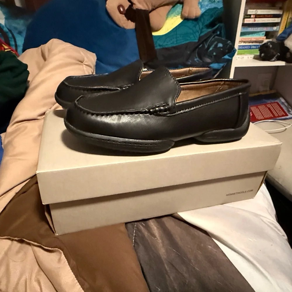 Kennth Cole Boys Loafers size 2 NEW - Picture 3 of 4